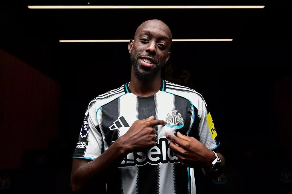 开云体育下载-天空:纽卡在转会窗口关闭前最后30秒才完成维萨的转会