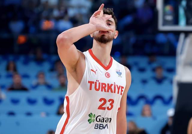 开云-疯狂一夜！4年1亿合同达成，字母哥带队重返四强，火箭新星创纪录