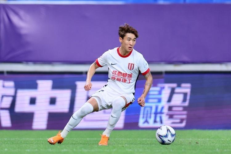 kaiyun-韦世豪3分钟闪击!任意球贴地斩破门,赛季第10球,6年新高