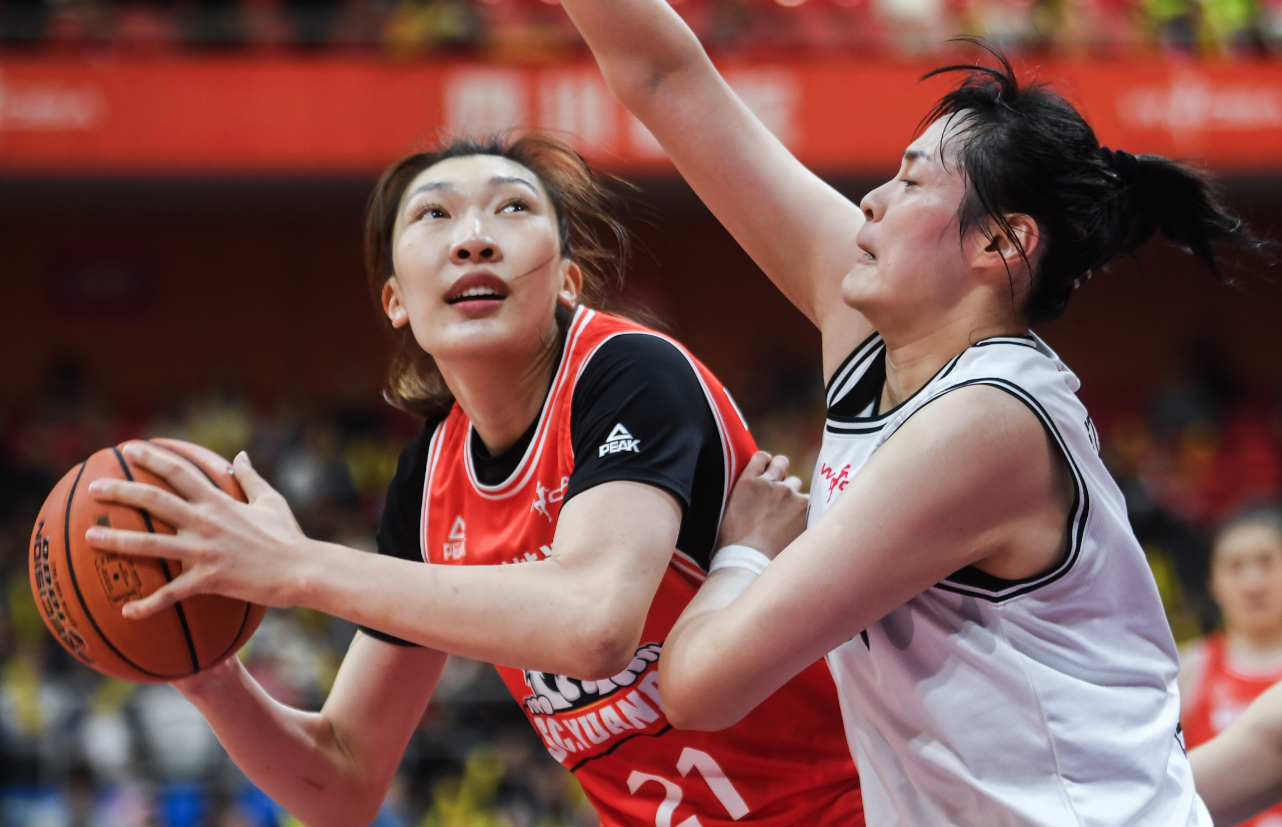 12分钟砍21分!中国女篮26岁2米中锋11投10中:宫鲁鸣该招进她?