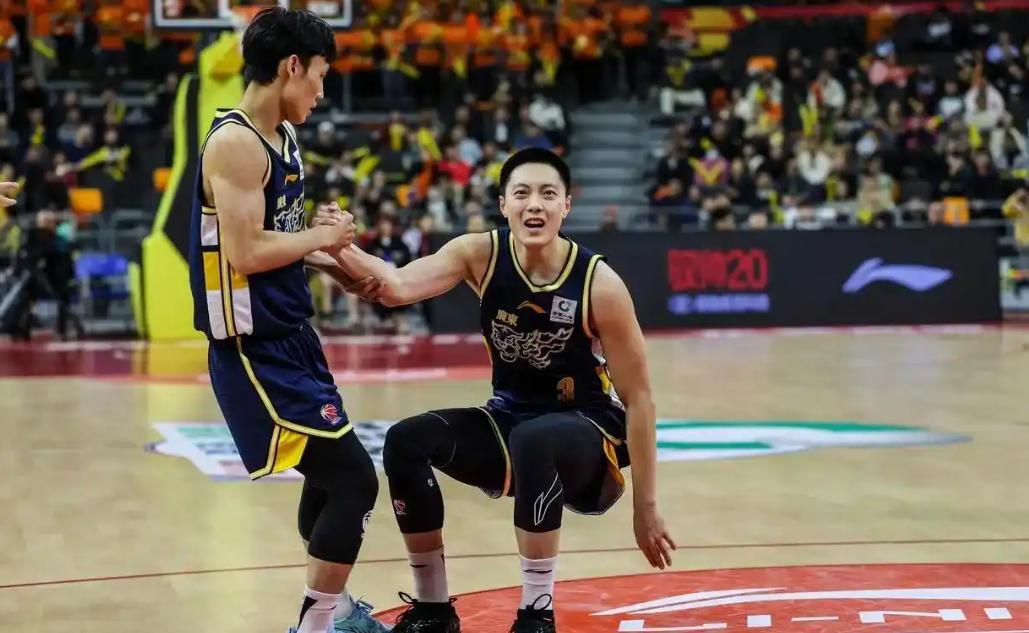 广东19点35PK深圳，杜锋提2点强硬要求，胡明轩徐杰誓争一雪前耻