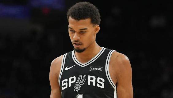 1763431902879085494.png 开云APP-文班亚马遭遇左小腿拉伤伤势 预计缺席2-4周