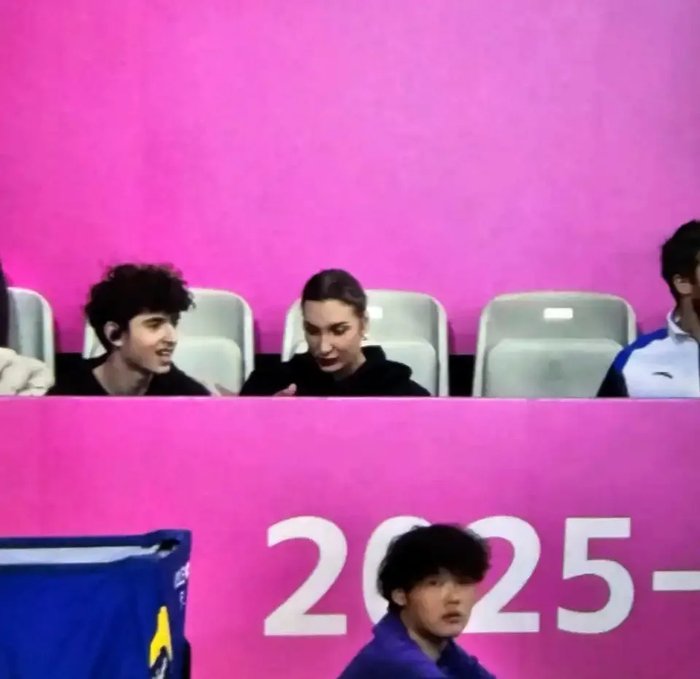 开云体育下载-上海两外援大不同:范赖克在上海吃喝玩乐!沃隆科娃顾家又节俭|男排|男排比赛|上海女排|许晓婷|比赛_新浪体育_新浪新闻