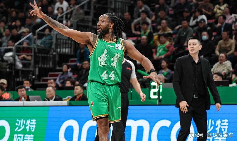 kaiyun-30分惨败后再狂输16分！辽篮赛后疑似内讧：杨鸣离下课不远了？