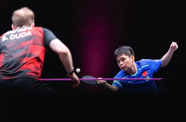 WTT多哈冠军赛|周启豪难挡张本智和,林诗栋梁靖崑为国乒男队保住四强一席|向鹏|雨果·卡尔德拉诺|贝内迪克特·杜达|陈垣宇|杜达_新浪体育_新浪新闻