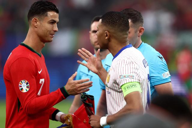 1720220778954054483.png 开云APP-点球大战 圣迪奥戈不如迈尼昂 马丁内斯错错错!