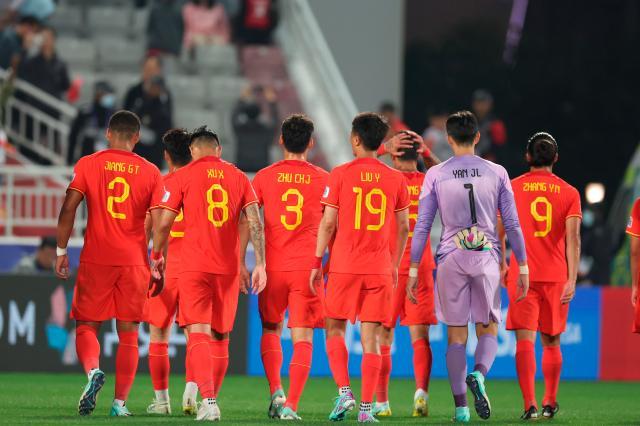 开云体育下载-【观察】进退失据，国足亚洲杯首秀难言及格