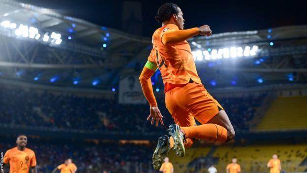 1697505263959074896.jpg 科曼命硬,范戴克有种,但荷兰这进攻太辣眼睛了吧?