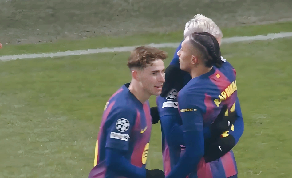 开云-莱万乌龙、佩德里伤退!欧冠关键战:巴萨惊险逆袭,赛后揪心爆料