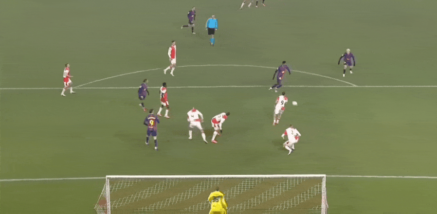 开云-莱万乌龙、佩德里伤退!欧冠关键战:巴萨惊险逆袭,赛后揪心爆料