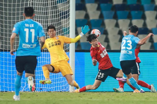 1655040314528027643.jpg 开云官网-【中超】商隐破门埃里克扳平 大连人1比1平长春亚泰