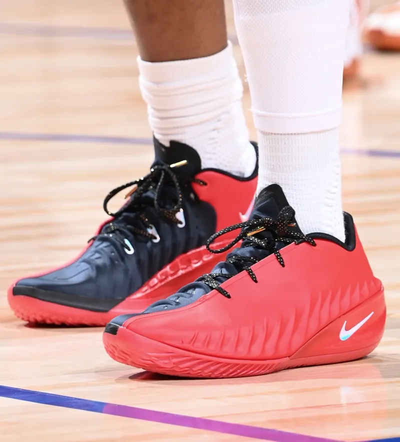 开云体育下载-红蓝鸳鸯！汤普森兄弟均穿着G.T Cut4迎来正面对决