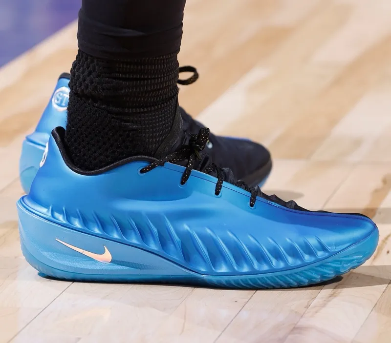 开云体育下载-红蓝鸳鸯！汤普森兄弟均穿着G.T Cut4迎来正面对决