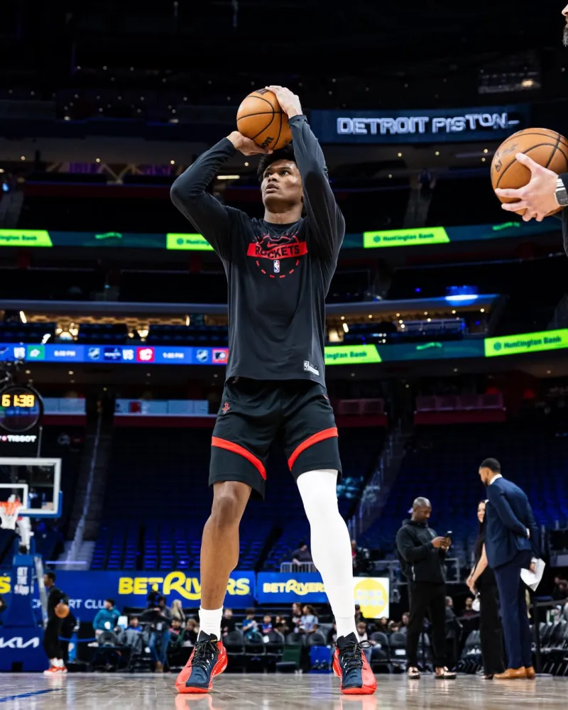 开云体育下载-红蓝鸳鸯！汤普森兄弟均穿着G.T Cut4迎来正面对决