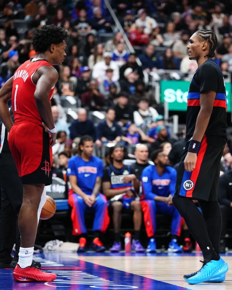 开云体育下载-红蓝鸳鸯！汤普森兄弟均穿着G.T Cut4迎来正面对决