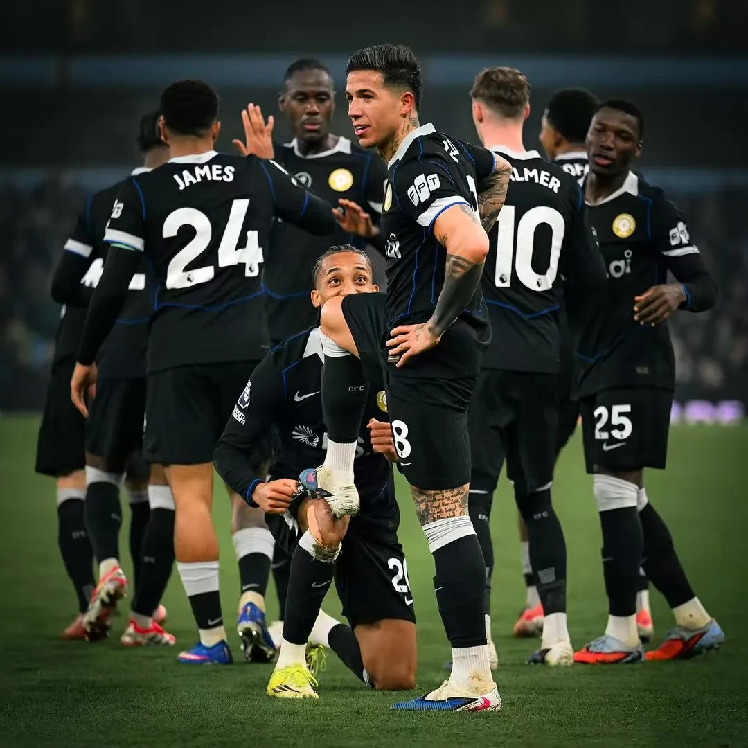 开云体育下载-贡献一次助攻，恩佐赛后更新社媒，发布图集庆祝胜利