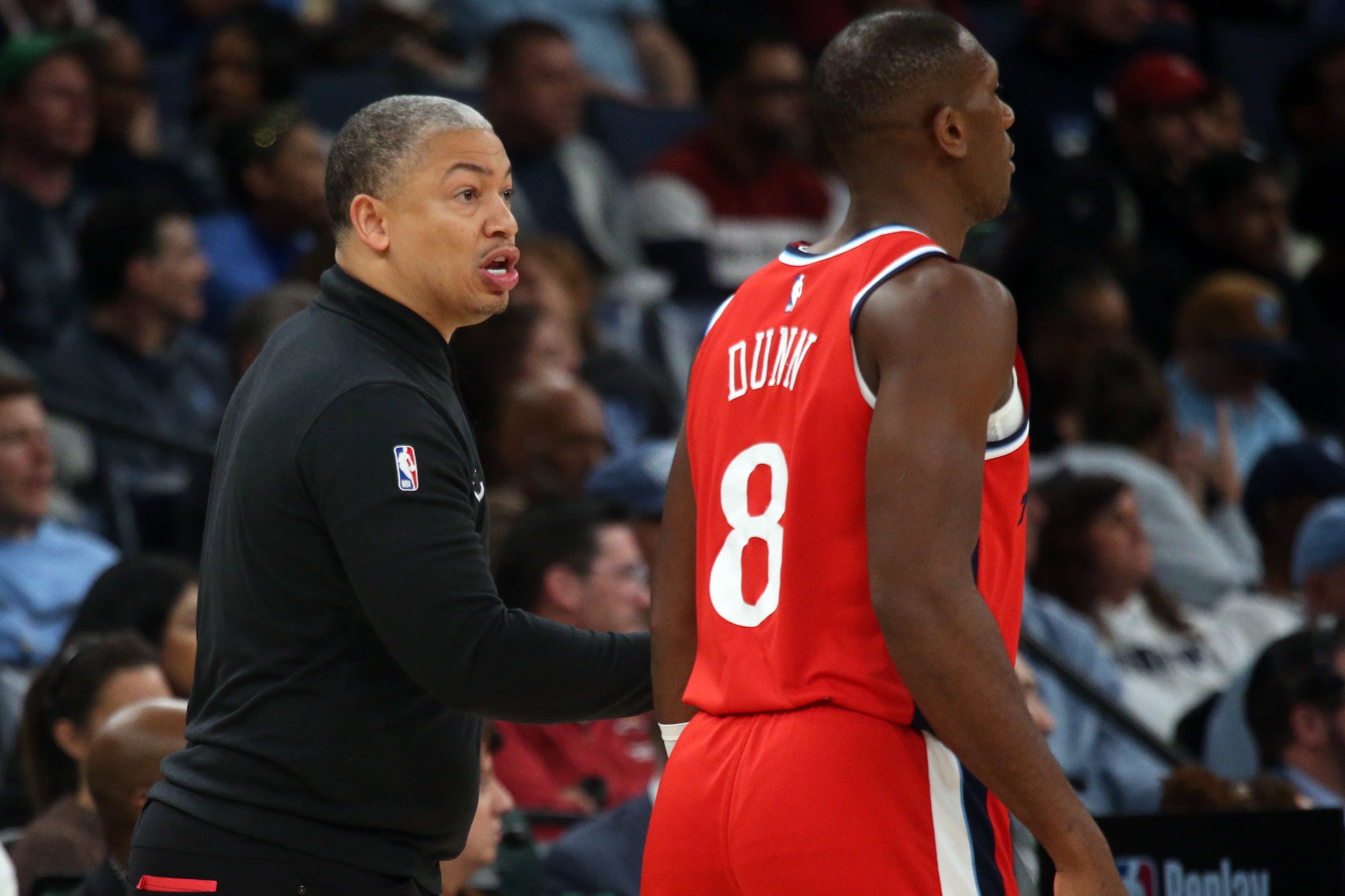 开云体育下载-快船27-11期间战胜的强队：湖人/火箭/森林狼/活塞各2次 尼/掘1次