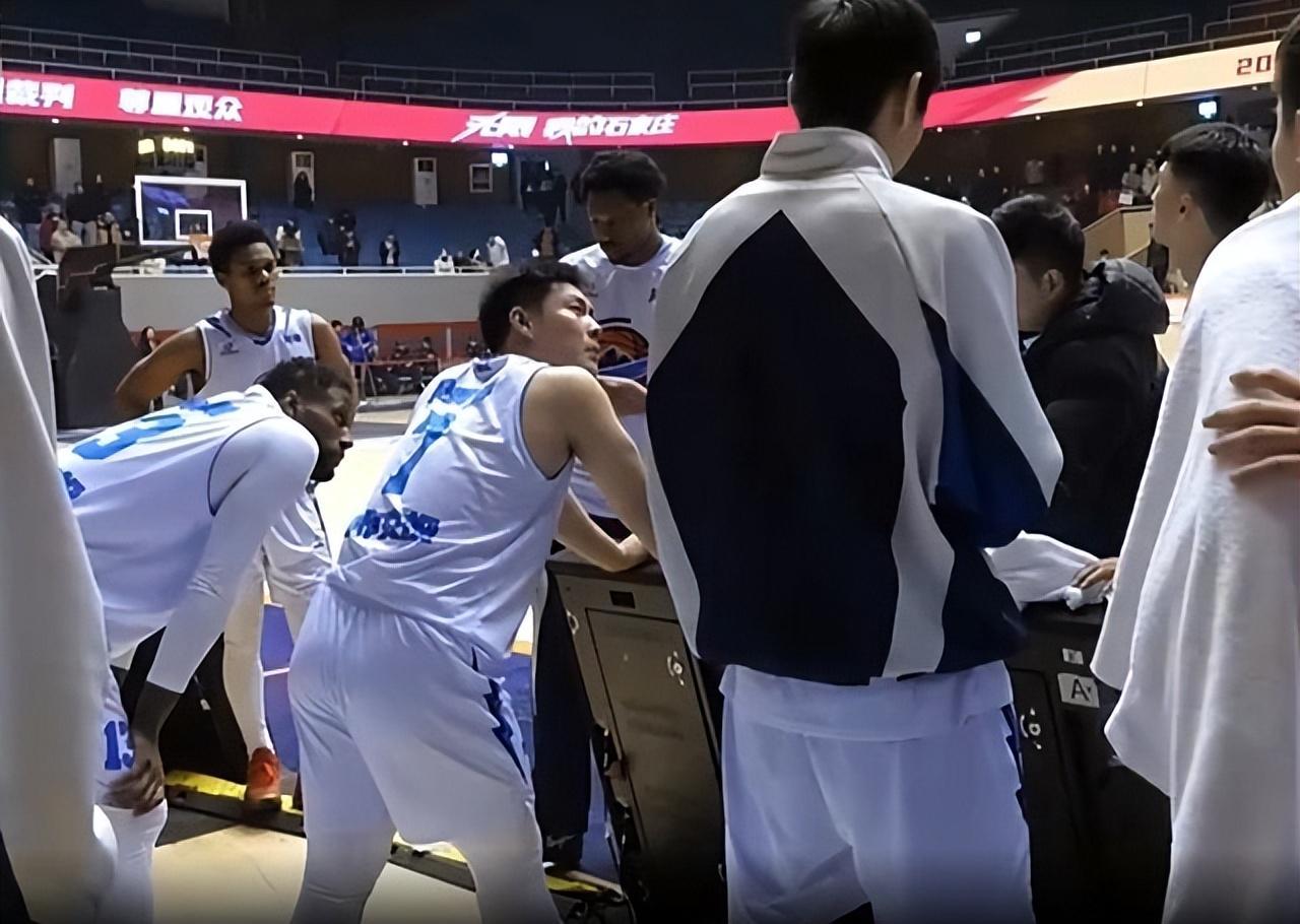 开云-4个加时！3小时15分钟！中国篮球史诗苦战引发巨大争议：裁判太黑