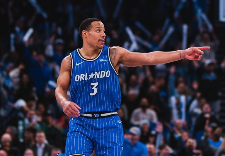 开云官网-坎宁安29+7+11杜伦两双，班凯罗尴尬准三双，活塞逆转魔术夺3连胜