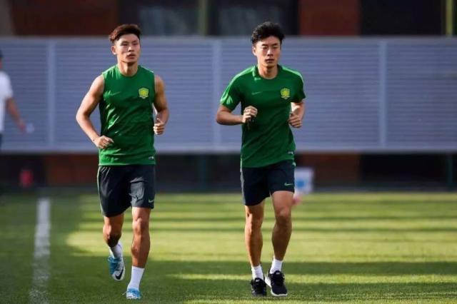 开云体育下载-中超跨年？警惕“黑户球员”！6.30大限催生武磊第二？