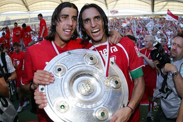 开云体育官网-赫迪拉挂靴：再见，大满贯领袖与被误解的模范8号！