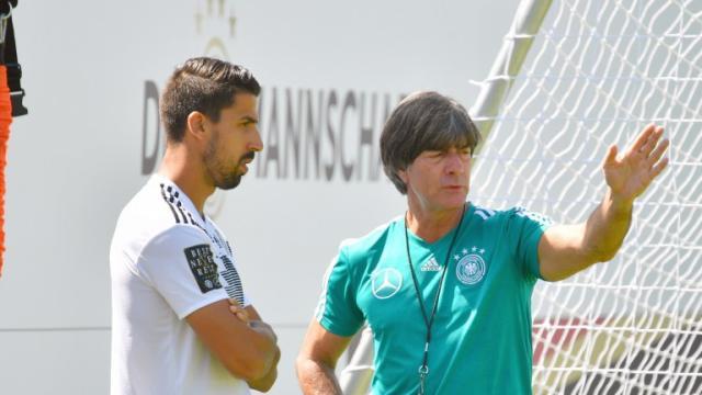 开云体育官网-赫迪拉挂靴：再见，大满贯领袖与被误解的模范8号！