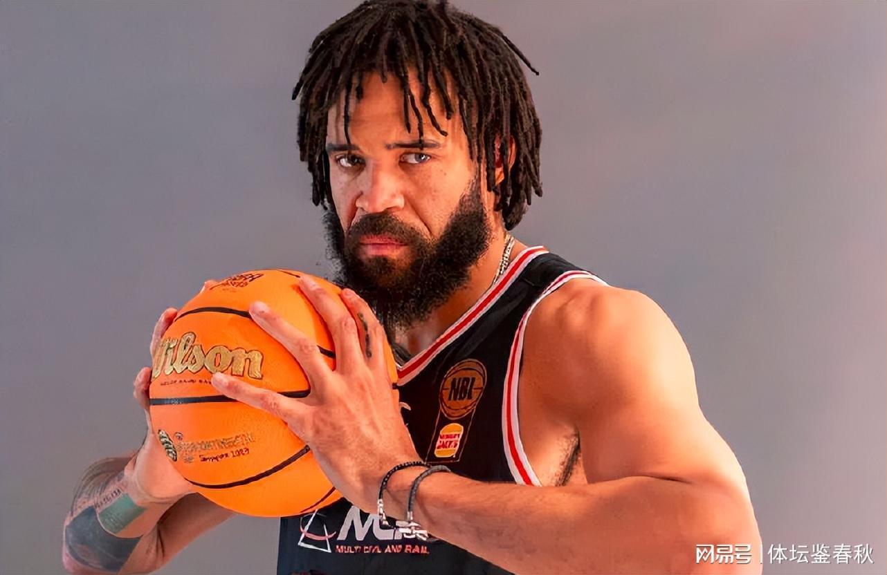 开云体育官网-继续补强！麦基迟迟不来，首钢寻找新外援，曝俱乐部接触杰佛森