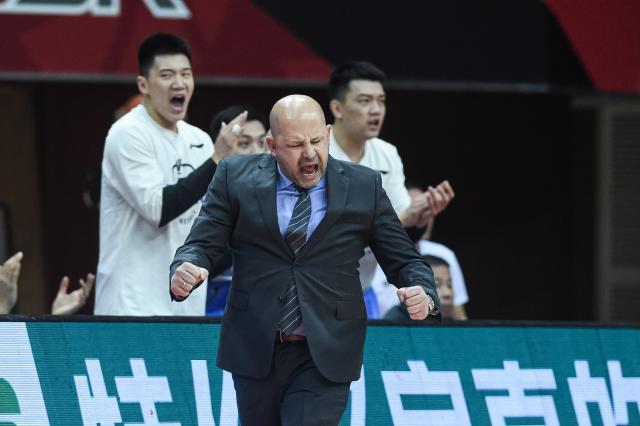 神奇的雅尼斯，复苏的北京队 CBA争冠别忘了他们