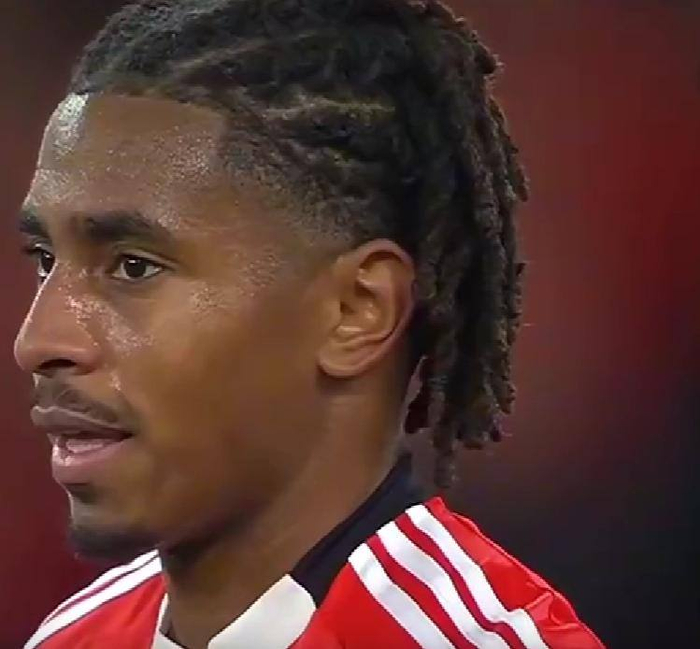 kaiyun-2-2！穆帅错失良机：本菲卡绝平+差榜首7分，3战强队0胜争冠无望|波尔图|何塞·穆里尼奥|葡萄牙体育|葡萄牙|葡超_新浪体育_新浪新闻