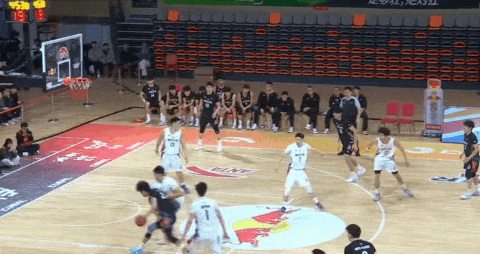 开云官网-CUBAL：汪志鹏一条龙突入内线打成2+1，罚球命中北大领先5分