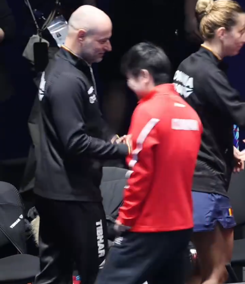 开云官网-为备战日本孙颖莎又加练！37岁老将多次鼓励 谦逊之言显大将风采